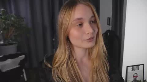 Elisabeth or Lisa online show from October 21, 8:24 pm