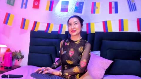lisa white  online show from July 11, 11:49 pm