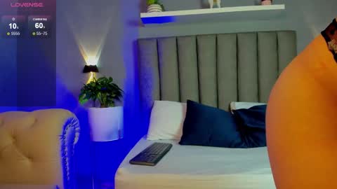 Snapshot of lisaa_brown_ chatting on October 21, 2:37 am L I S A online show from October 21, 2:37 am