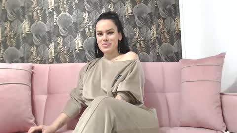 Snapshot of lisagrand chatting on February 22, 9:45 am Lisa Grand online show from February 22, 9:45 am