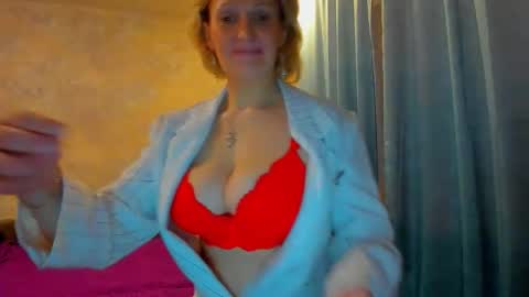 Lisasimsxs online show from March 8, 12:40 am