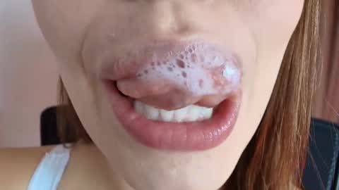 Lisbet online show from March 8, 3:05 pm