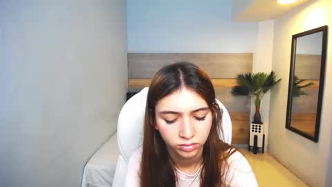 Liseth Fox online show from December 6, 7:55 pm