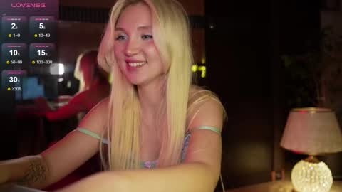 Snapshot of lissablush_ chatting on September 16, 8:17 pm Lissa online show from September 16, 8:17 pm