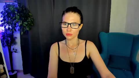 Isabel online show from July 6, 7:57 am