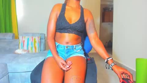 Snapshot of little_africa chatting on January 12, 8:04 am little_africa online show from January 12, 8:04 am