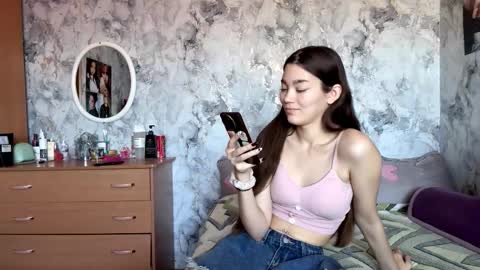 Snapshot of little_ieity chatting on October 16, 4:59 am Viiola online show from October 16, 4:59 am