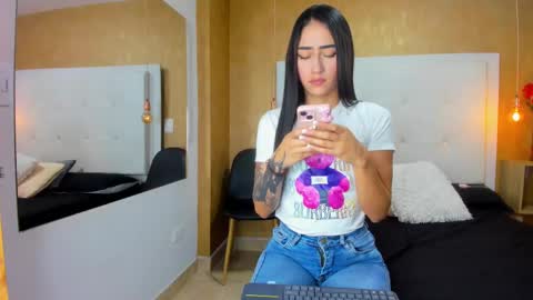 Snapshot of little_jenni chatting on March 3, 2:10 pm online show from March 3, 2:10 pm