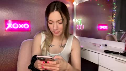 Snapshot of littleemommaa23 chatting on February 28, 4:10 pm LittleMomma online show from February 28, 4:10 pm