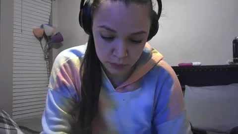 Snapshot of littlejessielov chatting on December 8, 7:05 am Jessie online show from December 8, 7:05 am