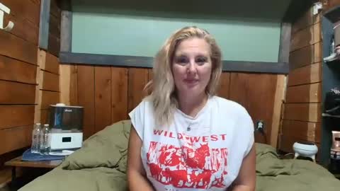 lisanixs online show from July 15, 6:45 pm