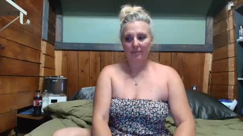 lisanixs online show from June 16, 2:12 am