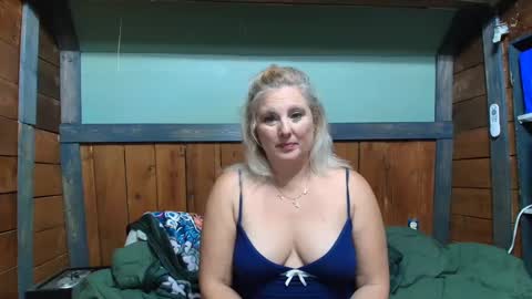 Snapshot of littlelisa1 chatting on October 6, 3:12 am lisanixs online show from October 6, 3:12 am