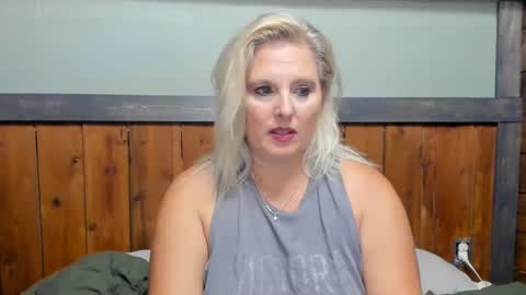 Snapshot of littlelisa1 chatting on September 25, 3:05 am lisanixs online show from September 25, 3:05 am