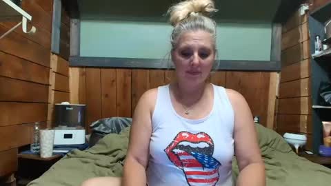 lisanixs online show from June 18, 2:24 am