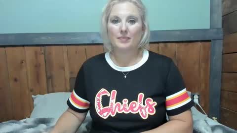 Snapshot of littlelisa1 chatting on September 22, 2:54 am lisanixs online show from September 22, 2:54 am