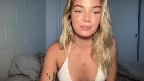 Snapshot of littlemaryjane19 chatting on March 3, 7:46 pm Marciabrady online show from March 3, 7:46 pm