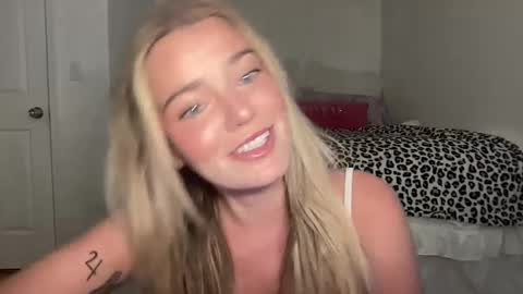 Snapshot of littlemaryjane19 chatting on September 17, 8:29 pm Marciabrady online show from September 17, 8:29 pm