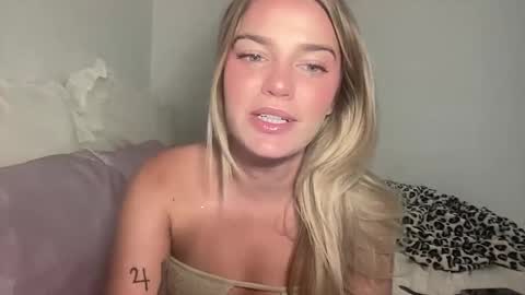 Snapshot of littlemaryjane19 chatting on September 29, 8:36 pm Marciabrady online show from September 29, 8:36 pm