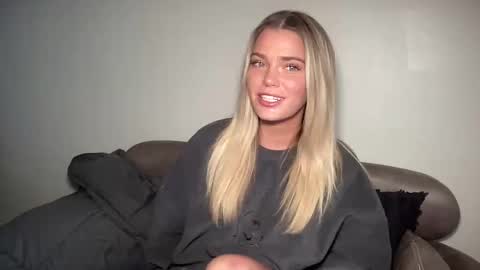Snapshot of littlemaryjane19 chatting on January 8, 10:27 pm Marciabrady online show from January 8, 10:27 pm