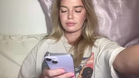 Snapshot of littlemaryjane19 chatting on October 22, 9:31 pm Marciabrady online show from October 22, 9:31 pm