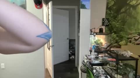 littlemisslily0 online show from May 17, 6:51 pm