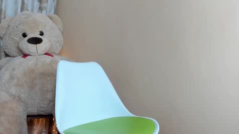 Pinky online show from February 13, 9:30 am