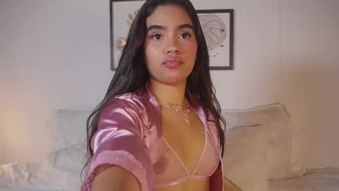 littletammy_ online show from May 15, 2:42 pm
