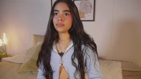 littletammy_ online show from May 3, 5:38 pm