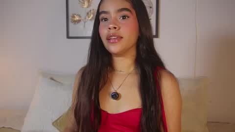 littletammy_ online show from May 2, 5:05 pm