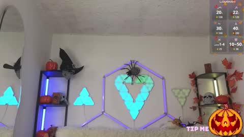 littlevixen18 online show from October 24, 2:35 pm