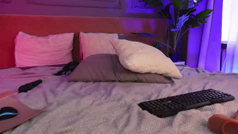 Liv 3 online show from June 17, 2:51 pm