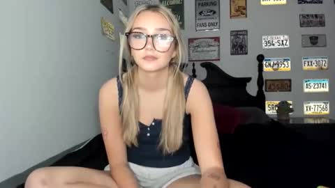 Livvy online show from November 13, 3:49 am