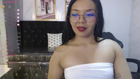 Snapshot of liz25_b chatting on December 11, 3:02 am Liz online show from December 11, 3:02 am