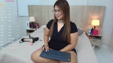 Snapshot of liz_ariza chatting on October 15, 3:53 am Liz online show from October 15, 3:53 am