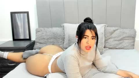 Snapshot of lizathomson_ chatting on December 11, 7:36 pm liza online show from December 11, 7:36 pm