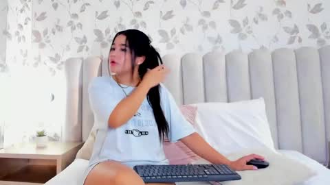 LIZZ   online show from February 12, 8:54 pm