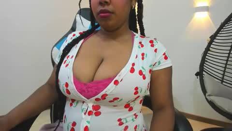 Snapshot of lizzie_williamss chatting on October 6, 3:56 am lizzie_williamss online show from October 6, 3:56 am