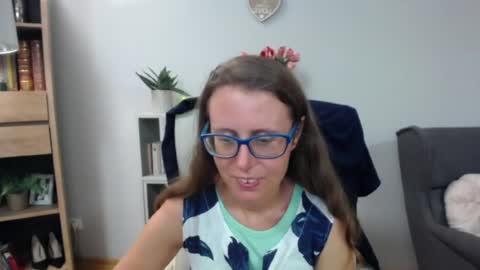 Lizzy online show from June 29, 4:30 am