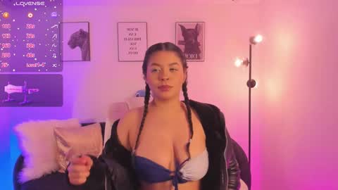 lizzyponcee online show from March 17, 6:50 am