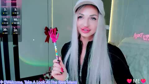 Lola online show from March 11, 10:23 pm