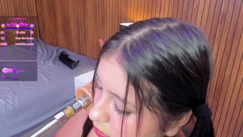 Snapshot of lola_clit chatting on December 20, 11:32 am lola online show from December 20, 11:32 am