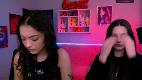 lola_shyy online show from March 19, 12:31 pm