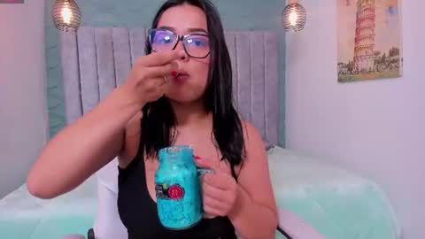 lola_sweeet18 online show from June 12, 9:50 am