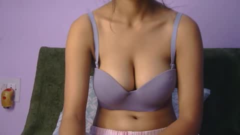 lolaa online show from February 17, 8:46 am