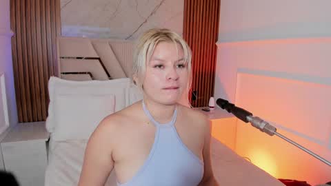 Lola Angel online show from January 25, 8:10 pm