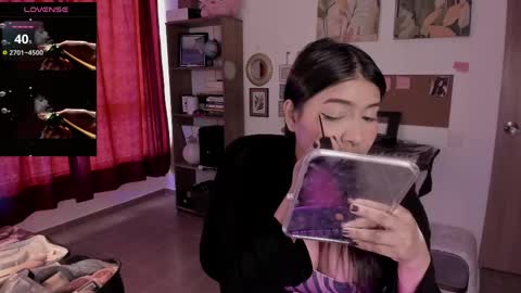 lolaasmith_21 online show from September 18, 9:57 pm