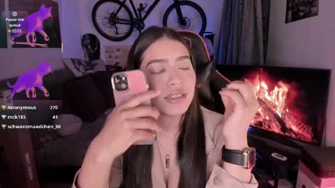 lolaasmith_21 online show from April 30, 8:14 pm