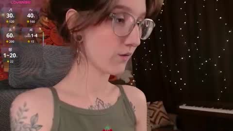 lolami_ online show from June 23, 7:06 am