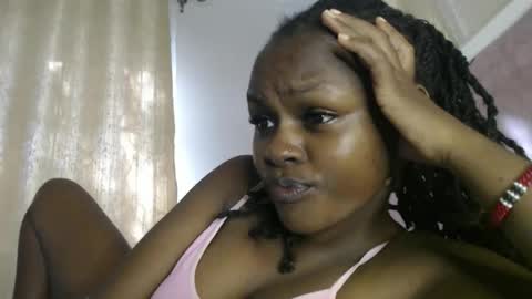 lolamia7 online show from October 14, 5:10 am